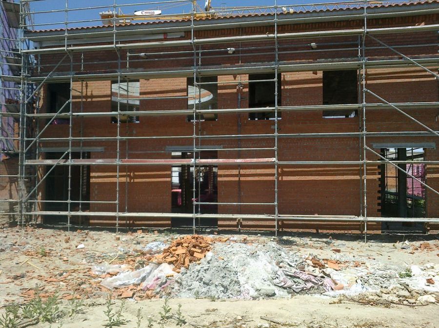 Cerramiento de edificio en La Pedraja de Portillo