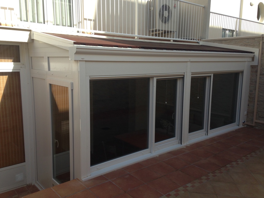 Cerramiento de PVC y Techofijo con aislamiento acústico