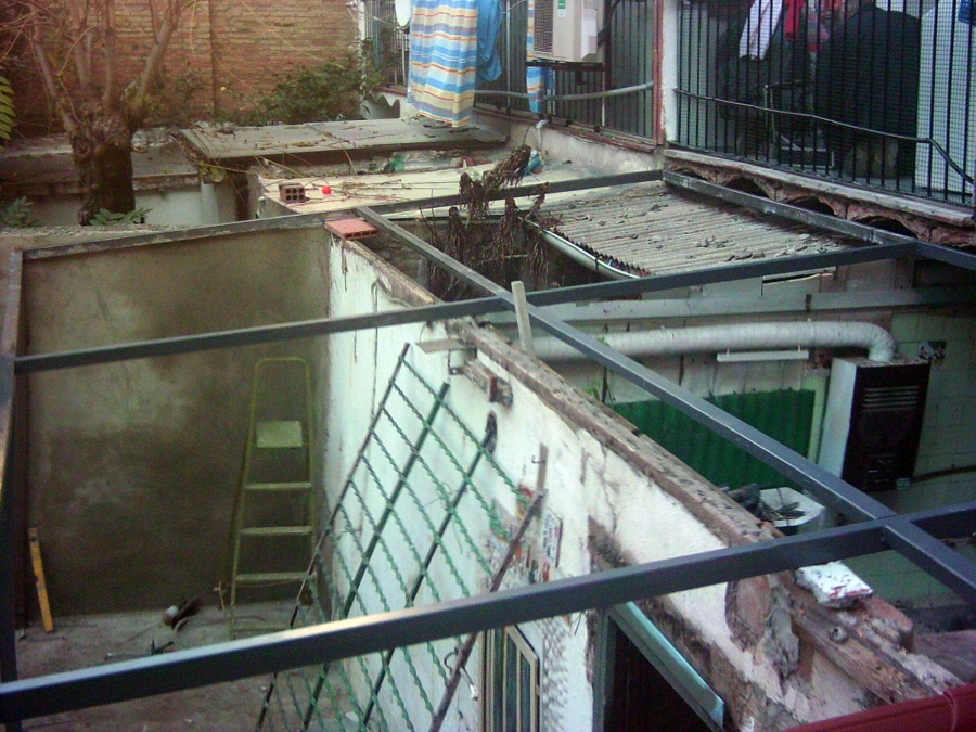 CERRAMIENTO DE TERRAZA CON PANEL SANDWICH IMITACION A TEJA