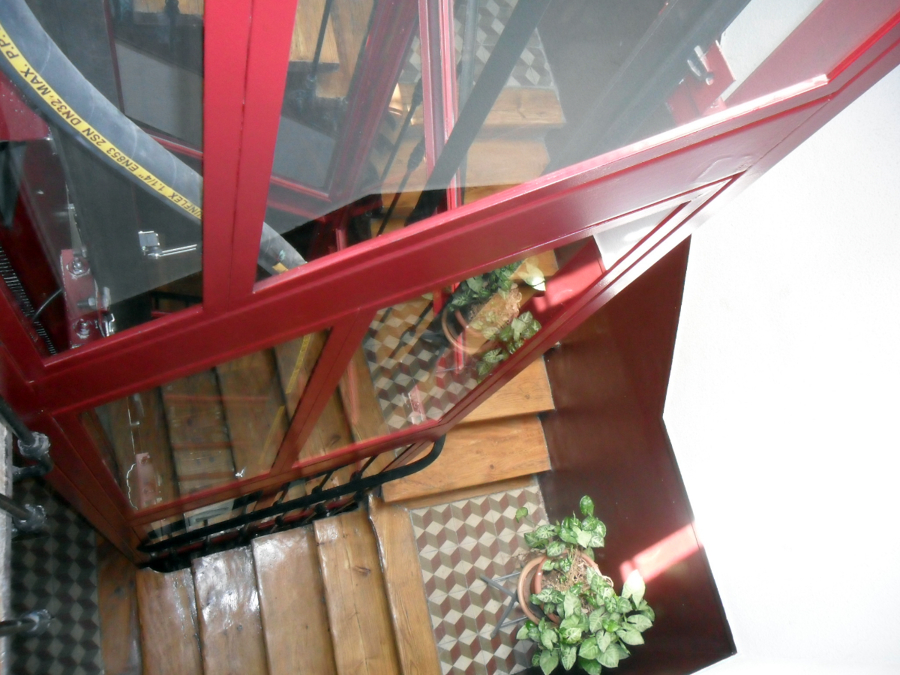 CERRAMIENTO POR HUECO ESCALERA