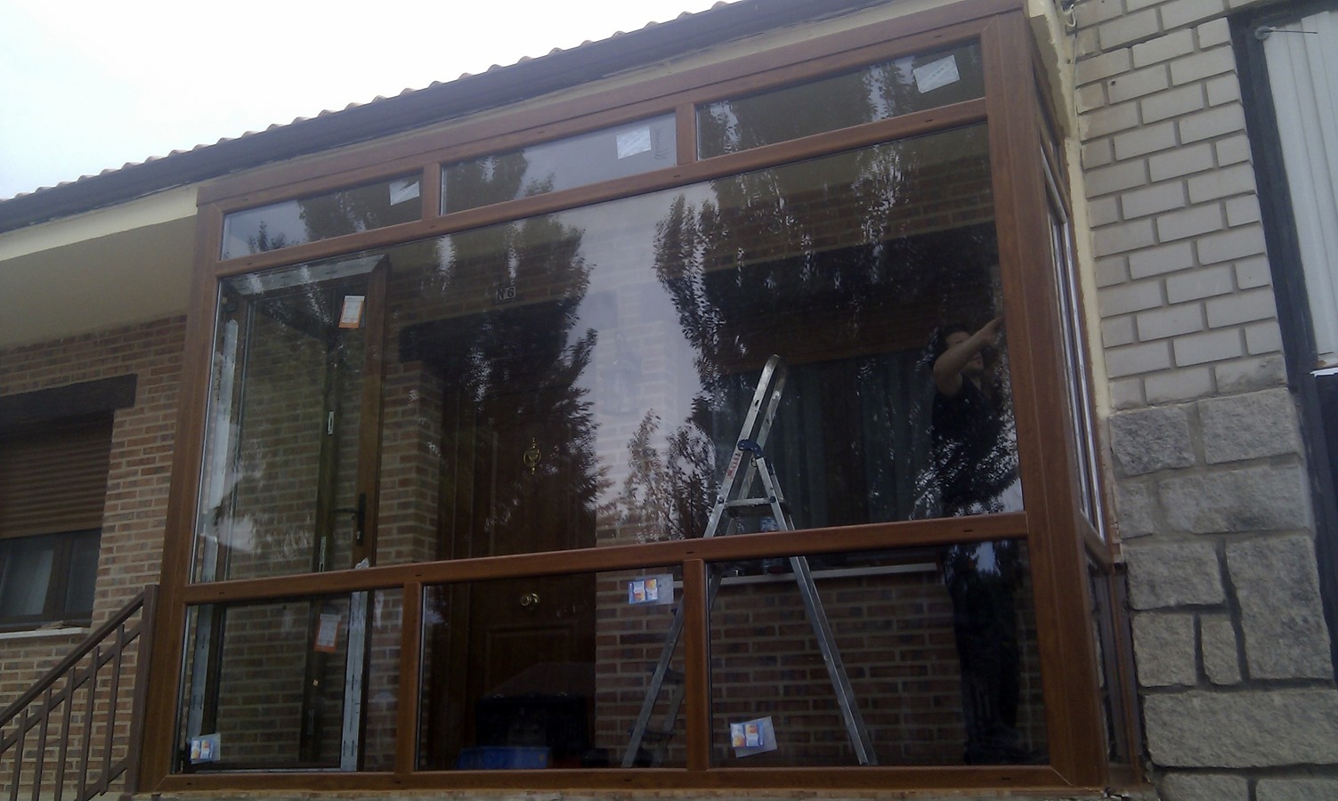 Cerramiento porche en pvc color madera