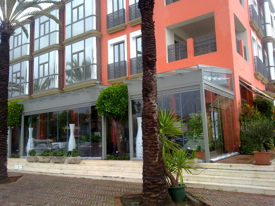 CERRAMIENTO RESTAURANTE LUMON