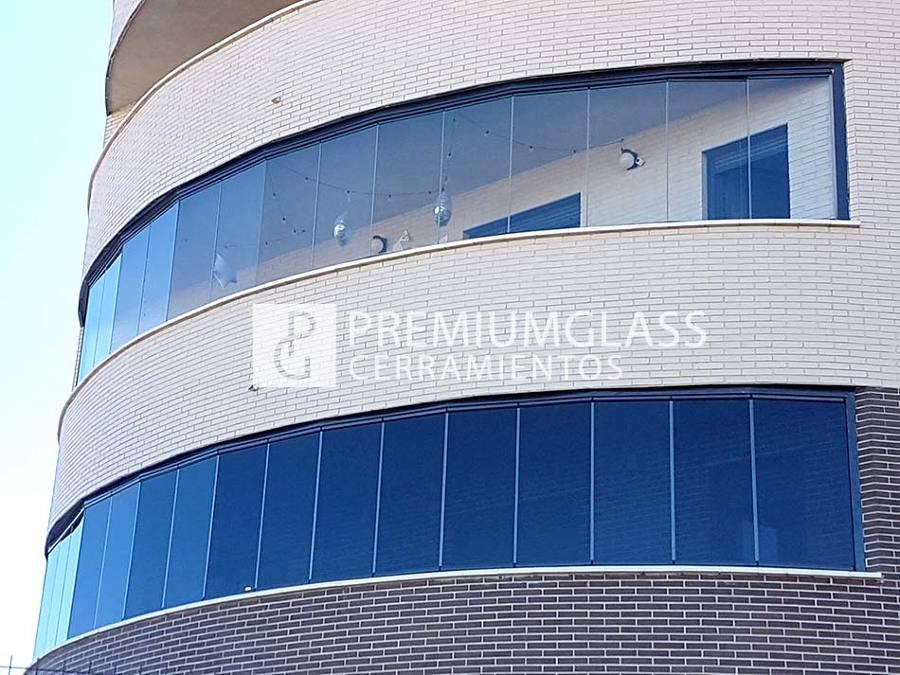 Vista exterior de cortinas de cristal