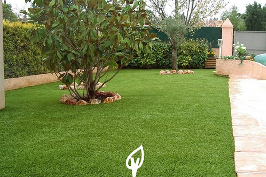 cesped artificial en el jardín