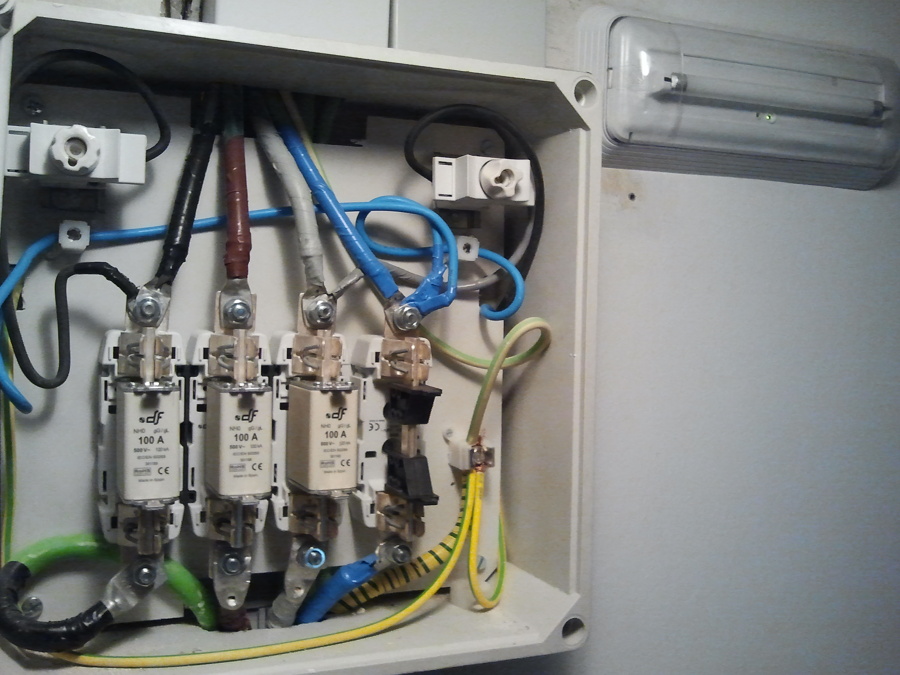 CGD (caja de derivación individual escalera)