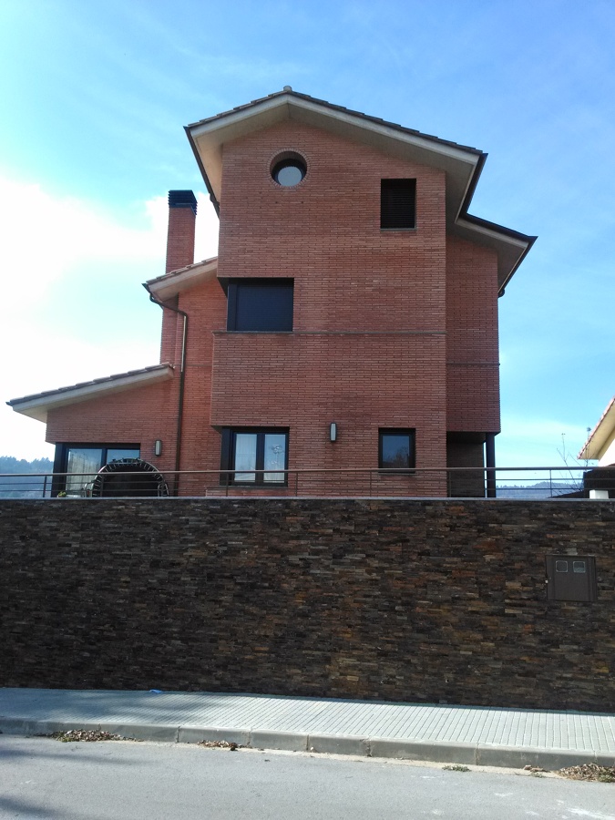 Chalet particular de obra vista