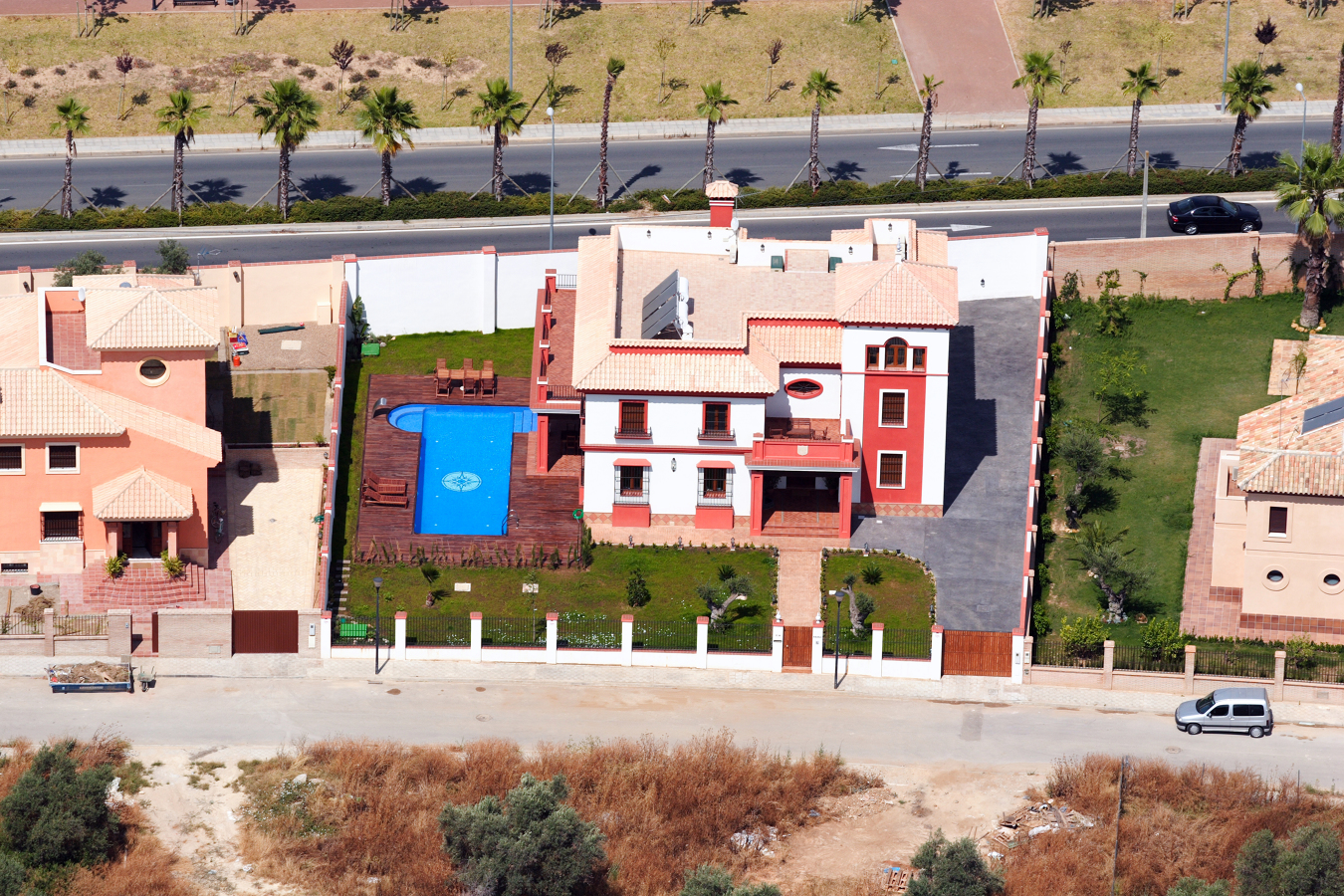 CHALET UNIFAMILIAR EN COLINA BLANCA