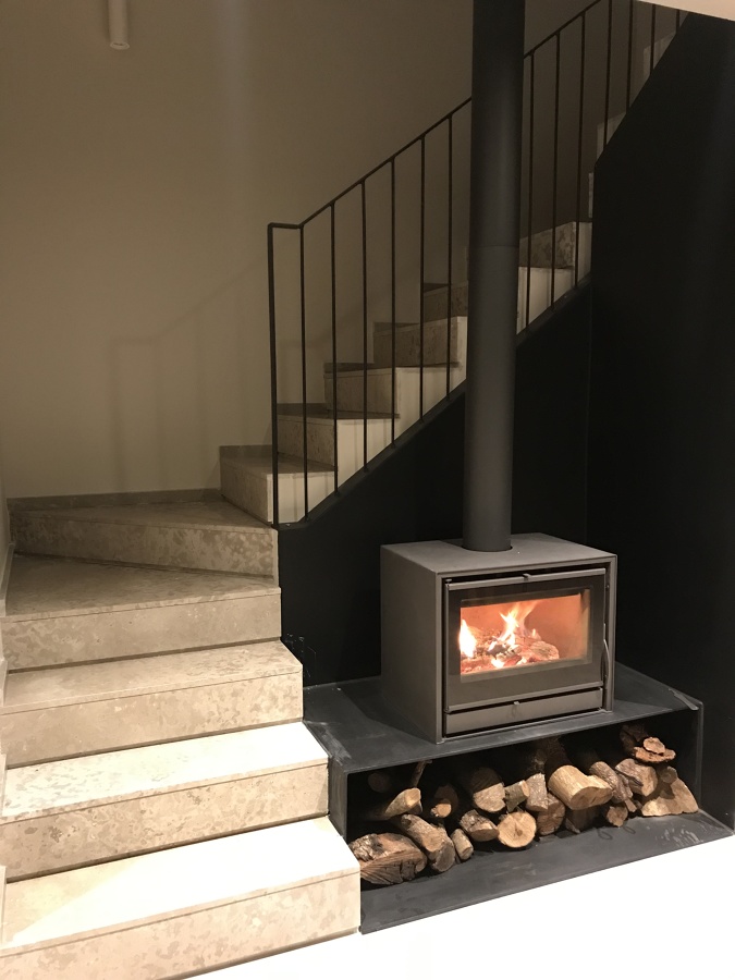 Estufa Recubrimiento Carbel RK-60 con leñero de Chimeneas Molina