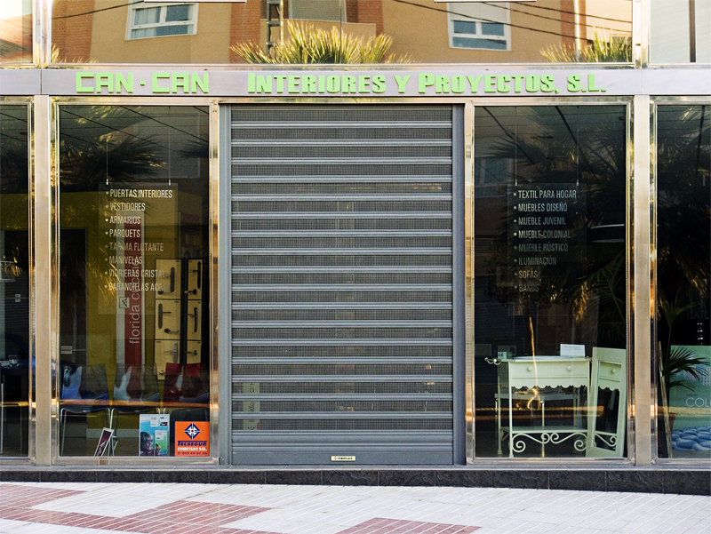 Cierre enrrollable establecimiento