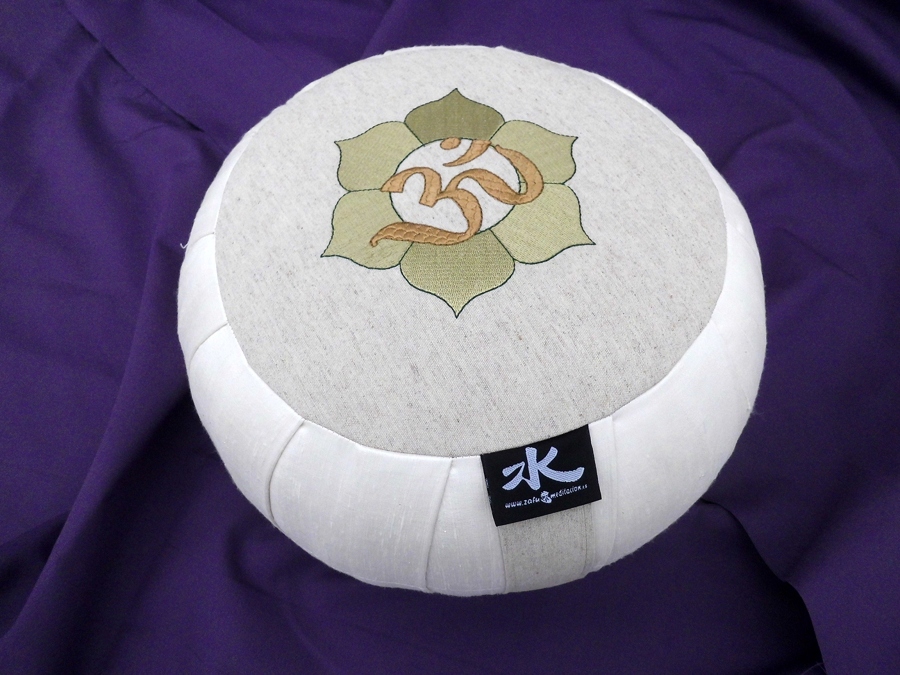 Zafu bordado relleno de miraguano