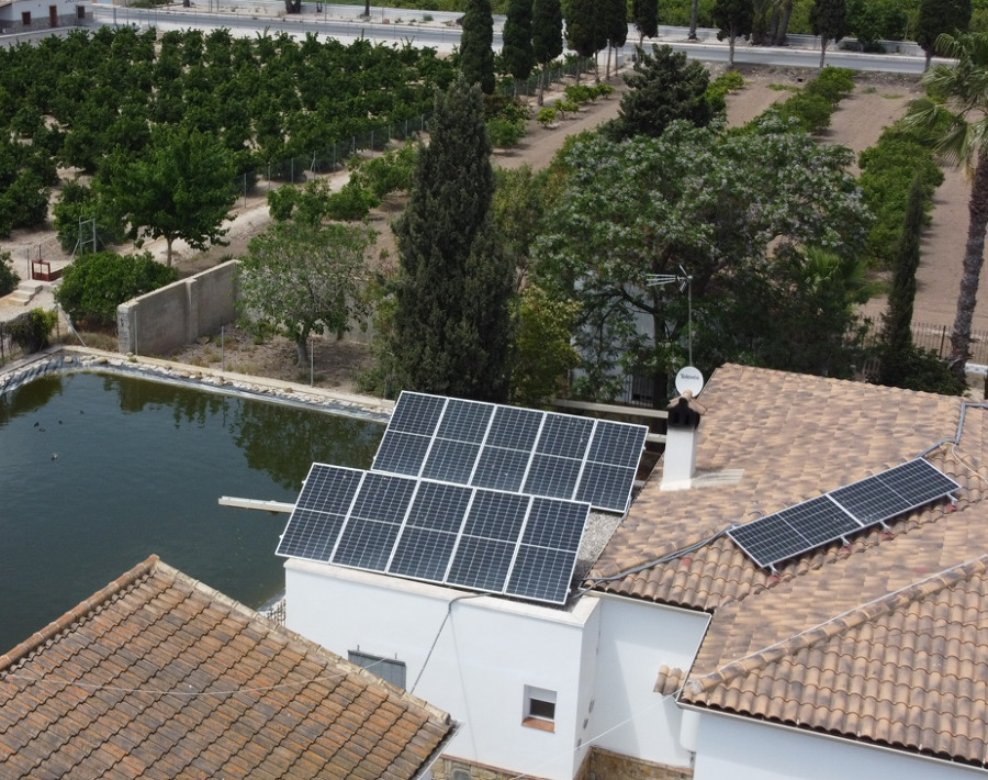Instalación Catral - 5,5kWp - 12 paneles + Baterías