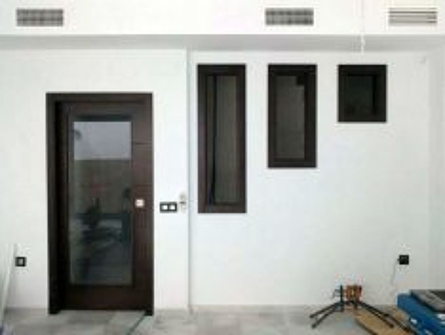 Ventanas y puertas modernas