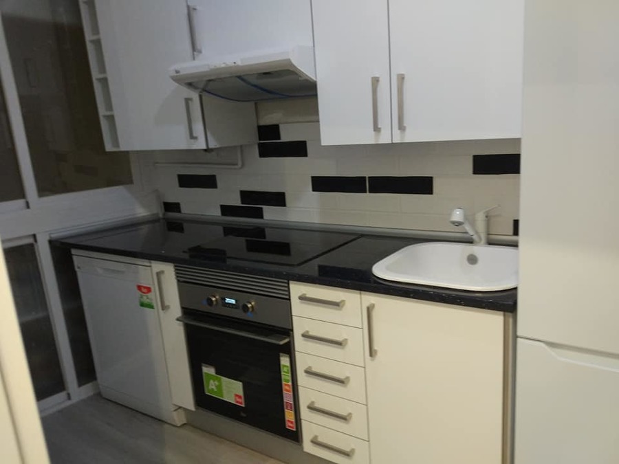 instalacion de cocina y suelo vinilo