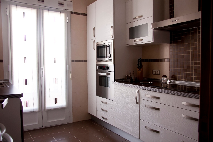 Cocina acabada de un cliente para su piso