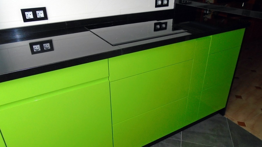 Cocina lacada en color