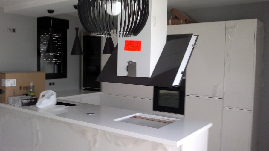 cocina blanca lacada brillo