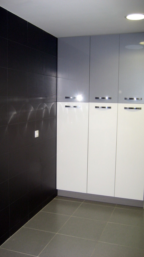 cocina blanca y antracita