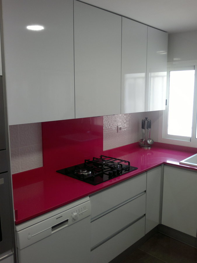 Cocina moderna sin tiradores arriba