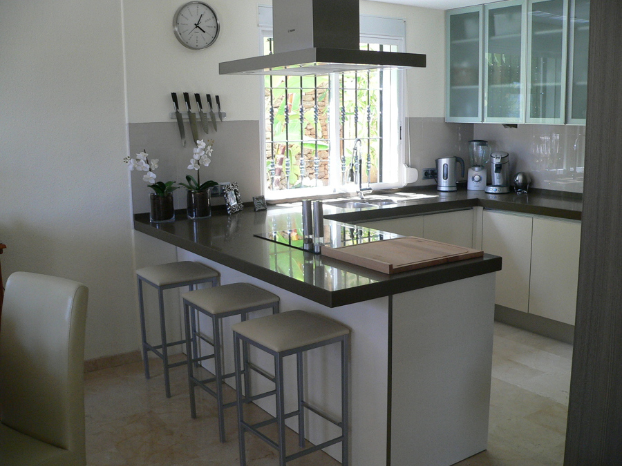 COCINA CON PENINSULA