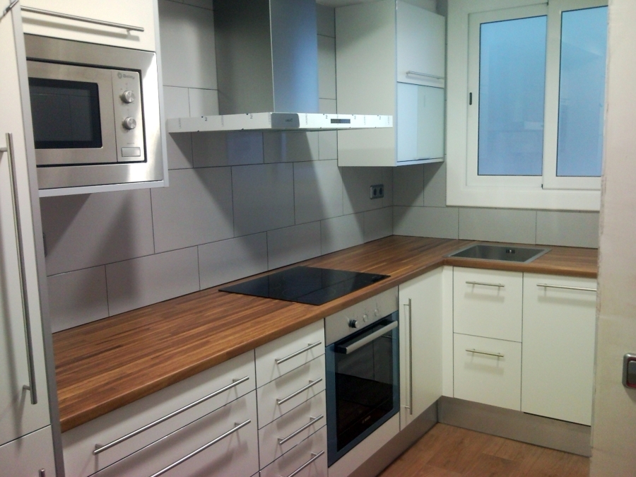 COCINA FORMICA SOBRE MADERA BARNIZ