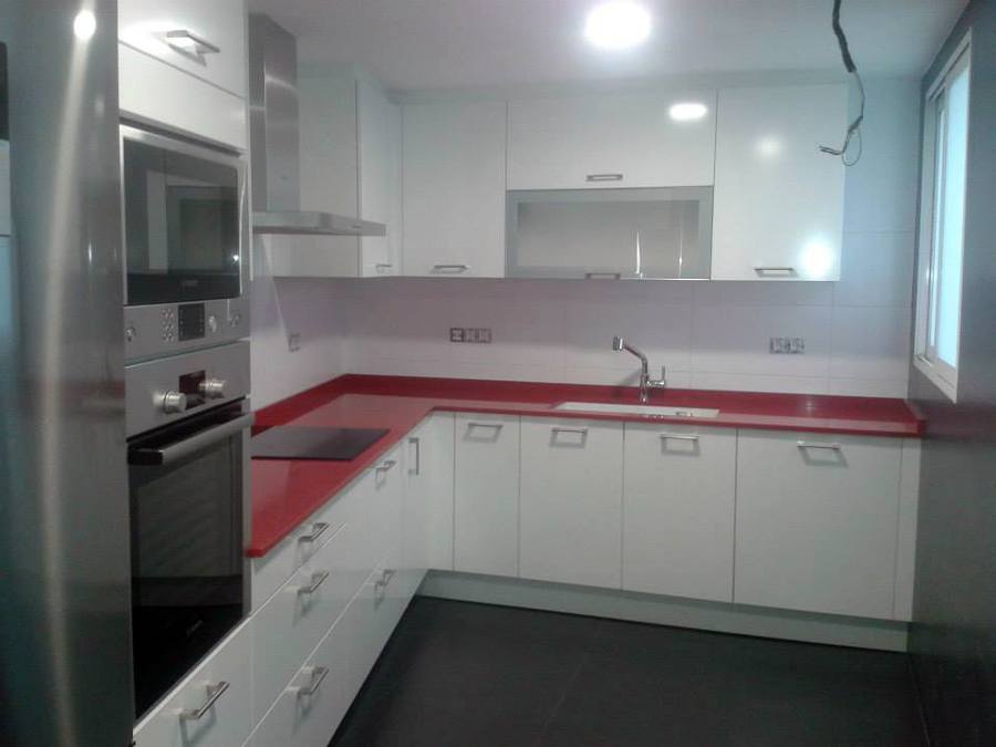 COCINA MOBILIARIO EN BLANCO