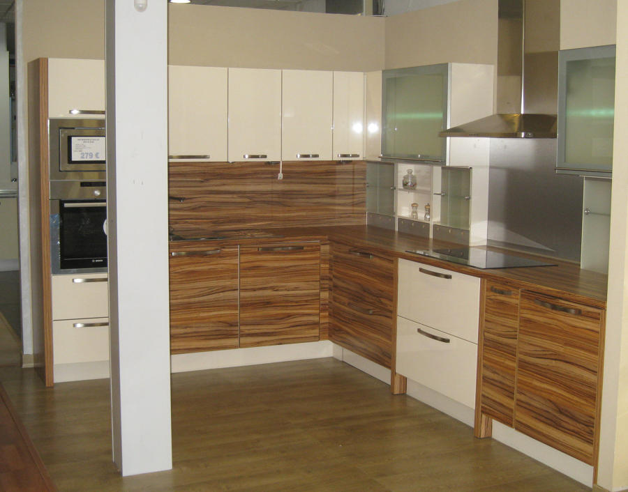 Cocina moderna crema laca brillo con Zebrano