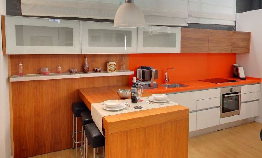 Cocina nogal encimera naranja