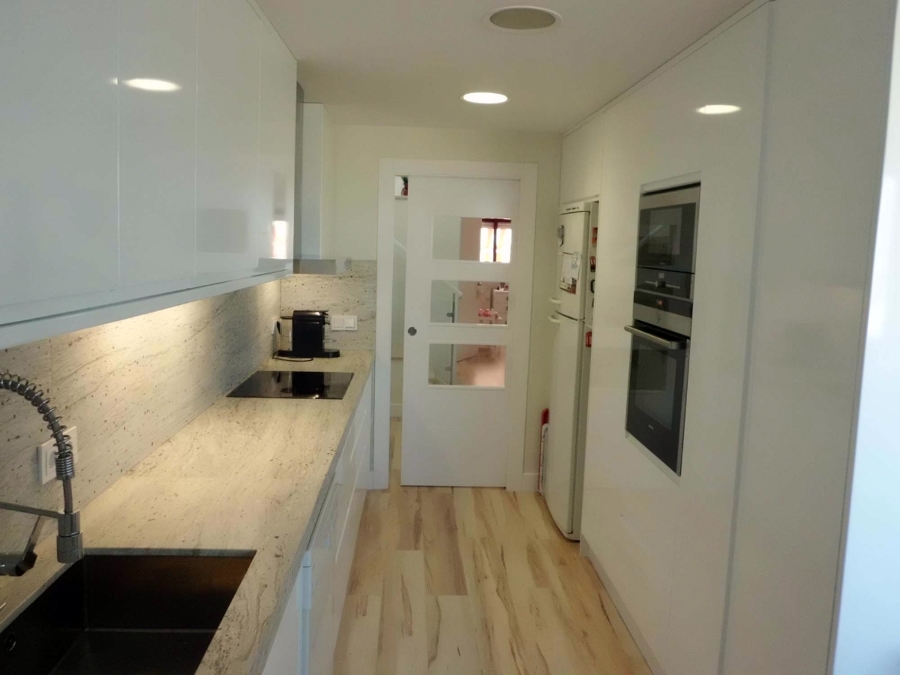 Cocina, puerta corredera, tarima Meister