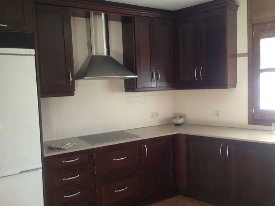 cocina puertas macizas barnizada