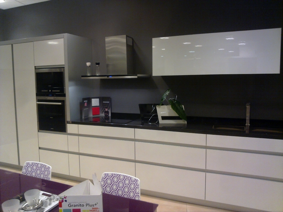 COCINA SEMIAUTOMÁTICA A EL TACTO 