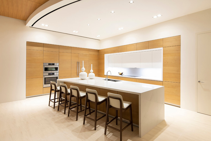 Cocina en madera y blanco