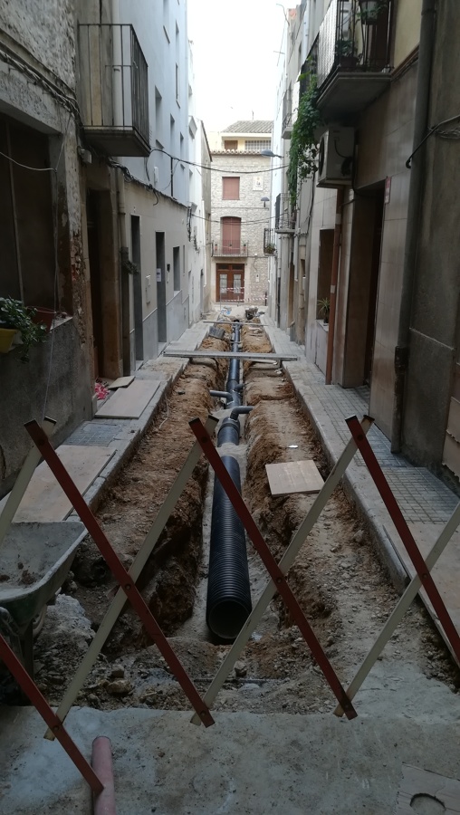 Cambio de colector, red de agua potable, aceras y pavimentación 2/4