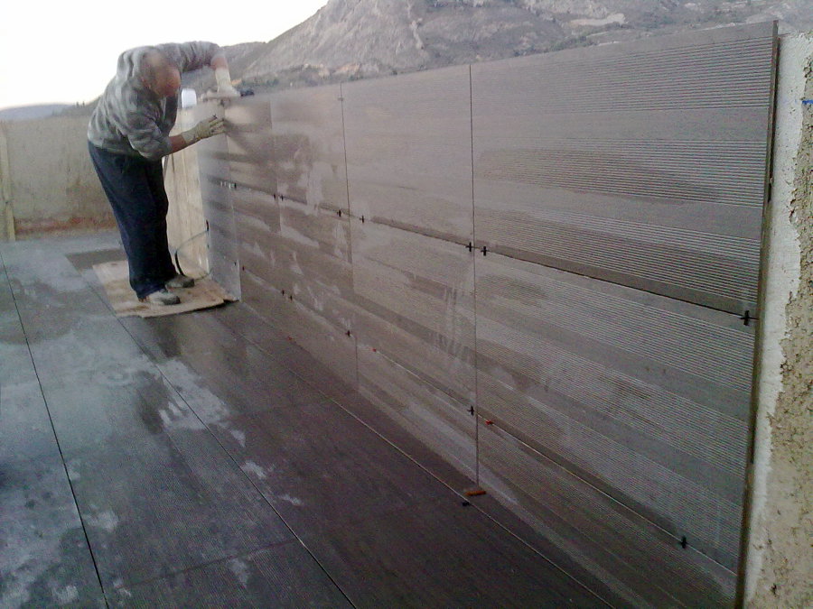 colocacion aplacado porcelanico en terraza