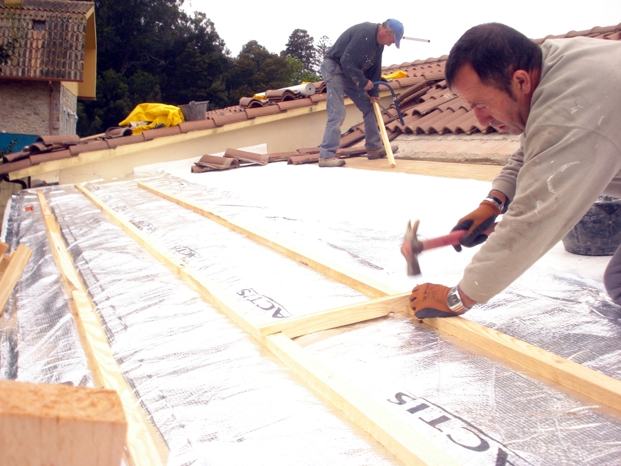 Colocación de Aislante en tejado en Teis