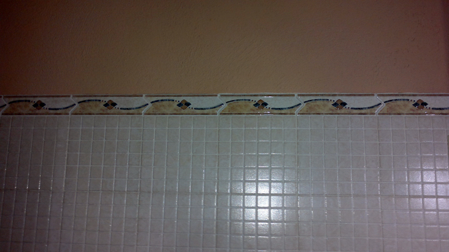 colocación de azulejo a media altura