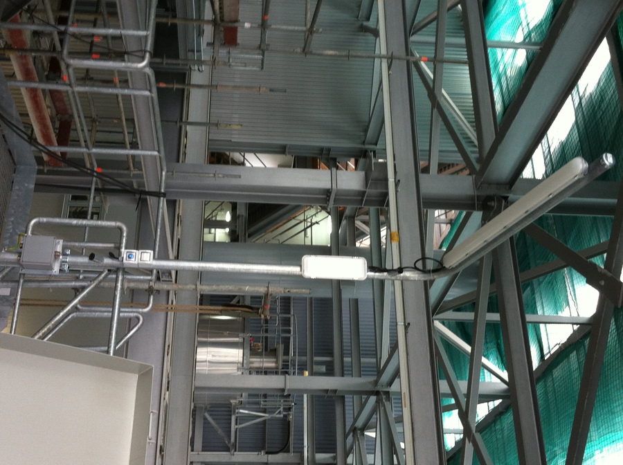 Colocacion de Farolas en fabrica