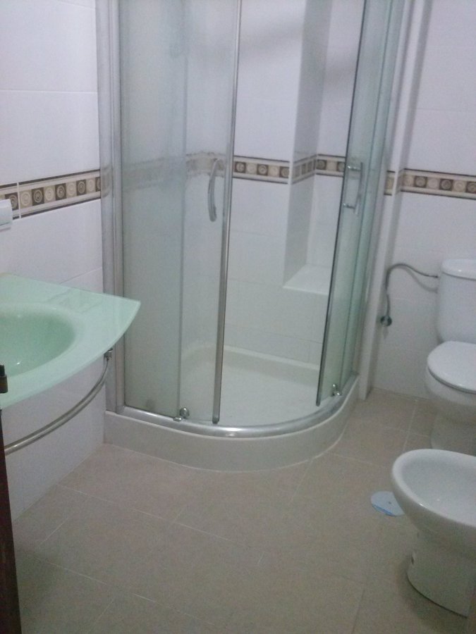 colocación de mampara y lababo