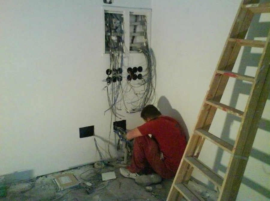 Colocación de mecanismos electricos