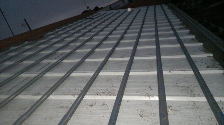 Colocacion de omegas sobre el panel sandwich