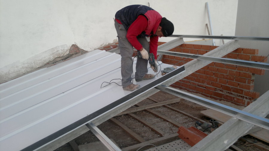 Colocacion de panel sandwich.