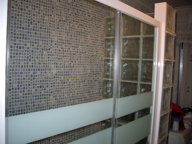 colocacion de paves y mampara de cristal