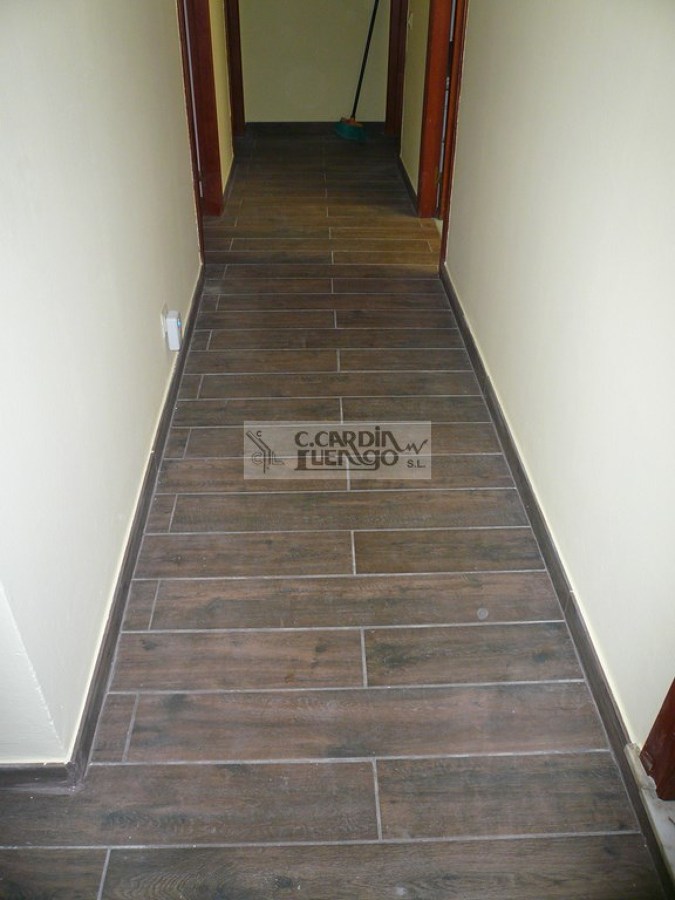 Colocacion de pavimento en reforma vivienda - Gijón 