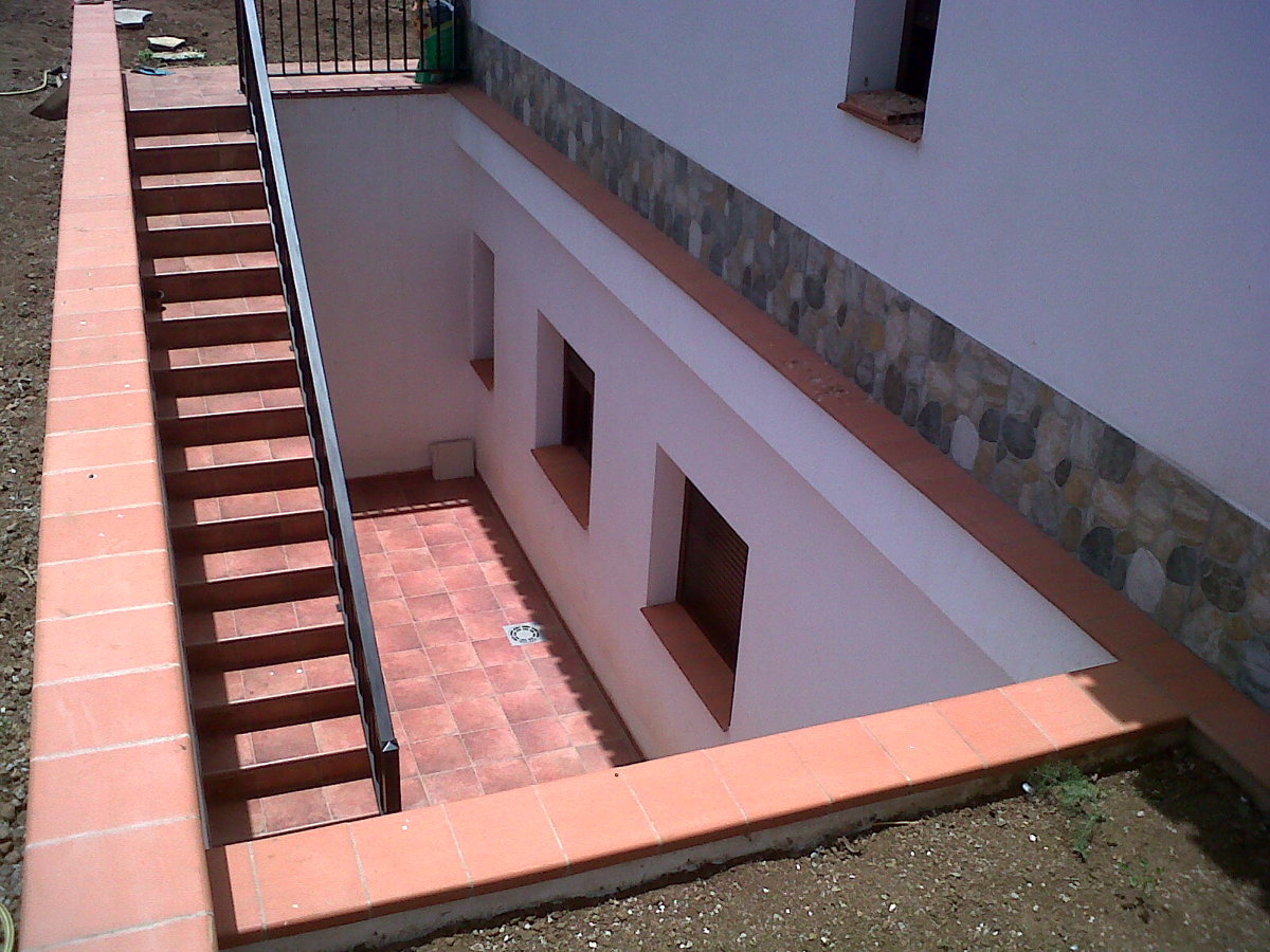 colocación de pisos, aluminio y decoraciones