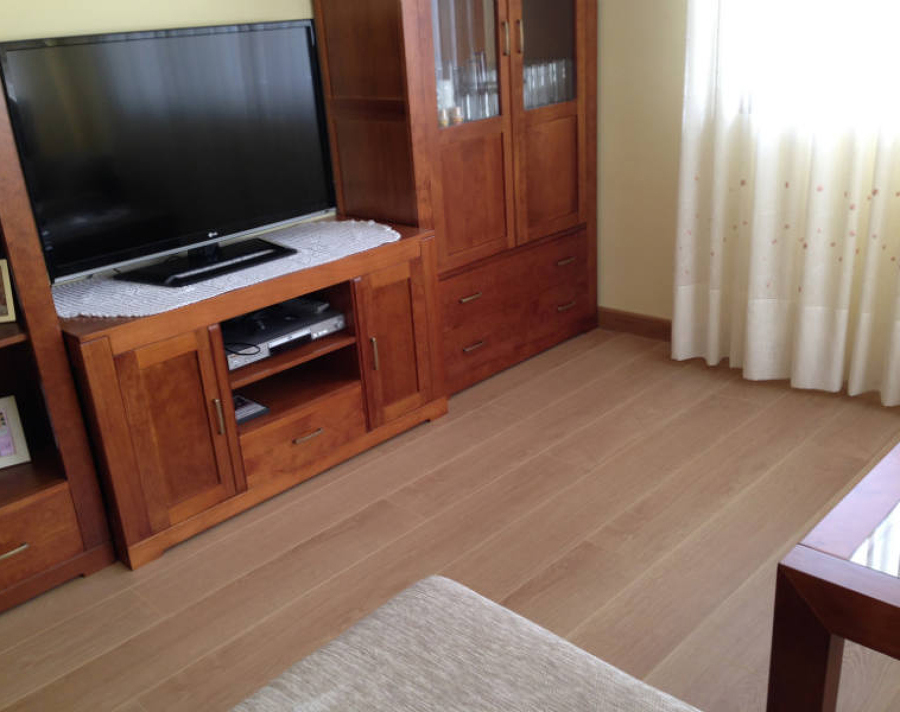 Colocación de tarima en salón