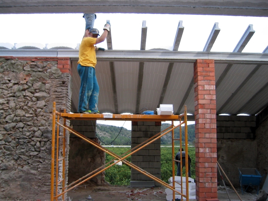 colocación de vigas de techo nuevo