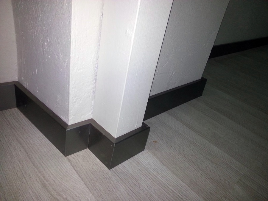 Colocación de Zócalos color Plata