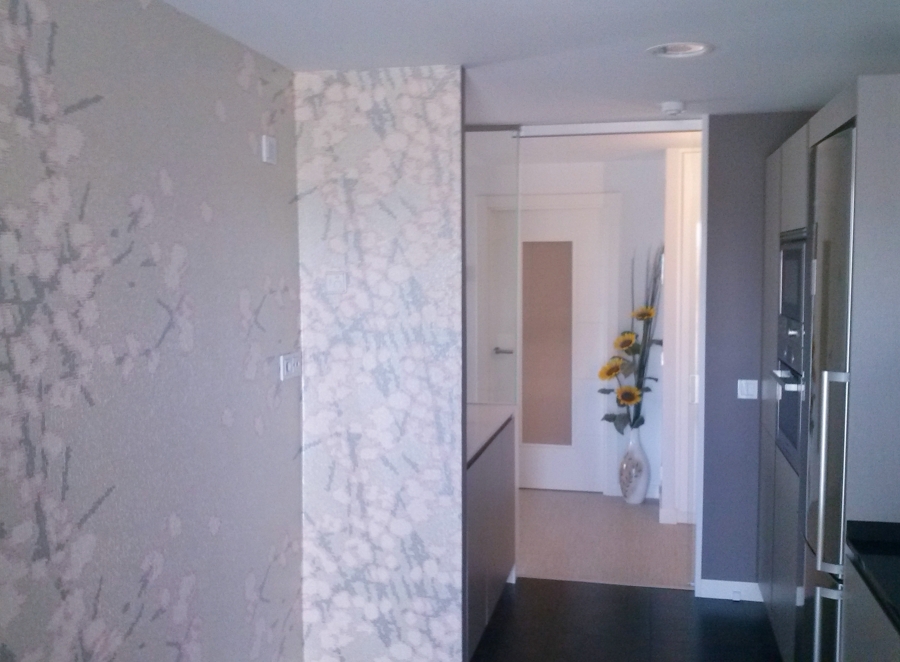 Colocación papel pintado en cocina