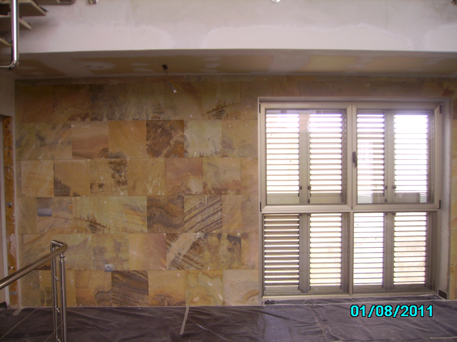 colocación piedra fosil rustica