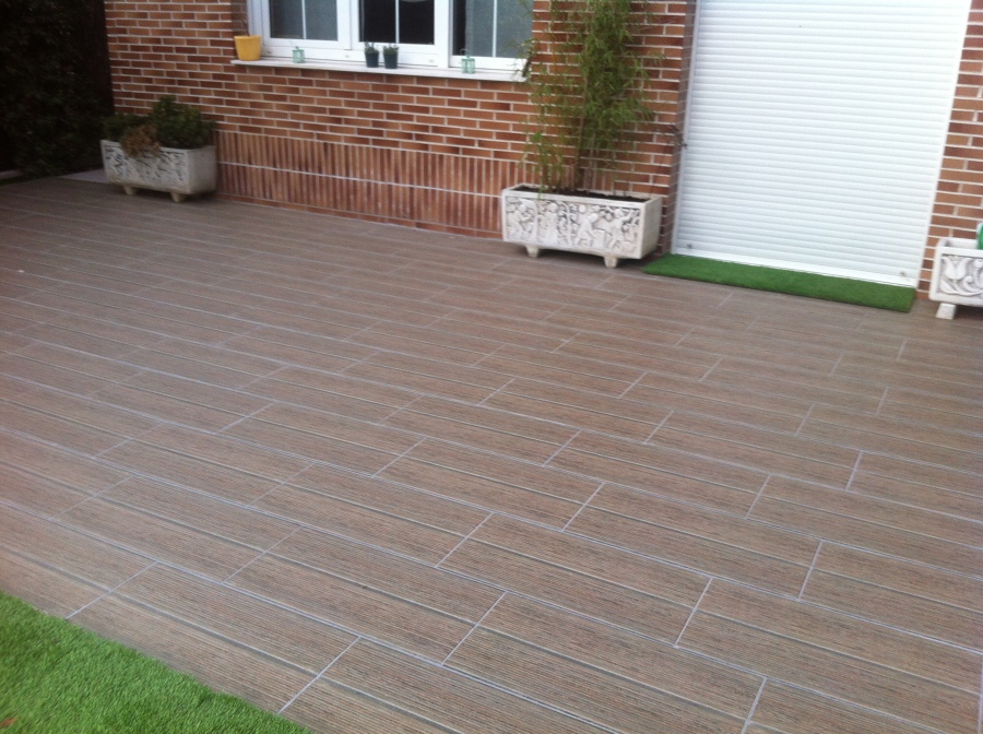 COLOCACION PORCELANICO JARDIN HUARTE