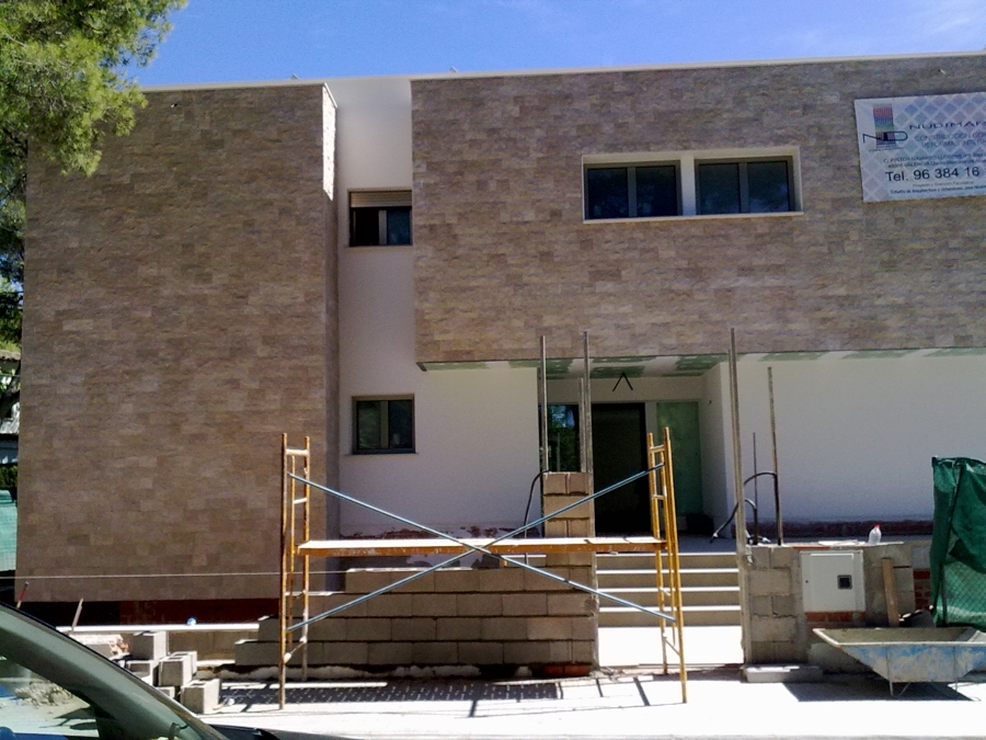 colocaciones fachada con piedra 